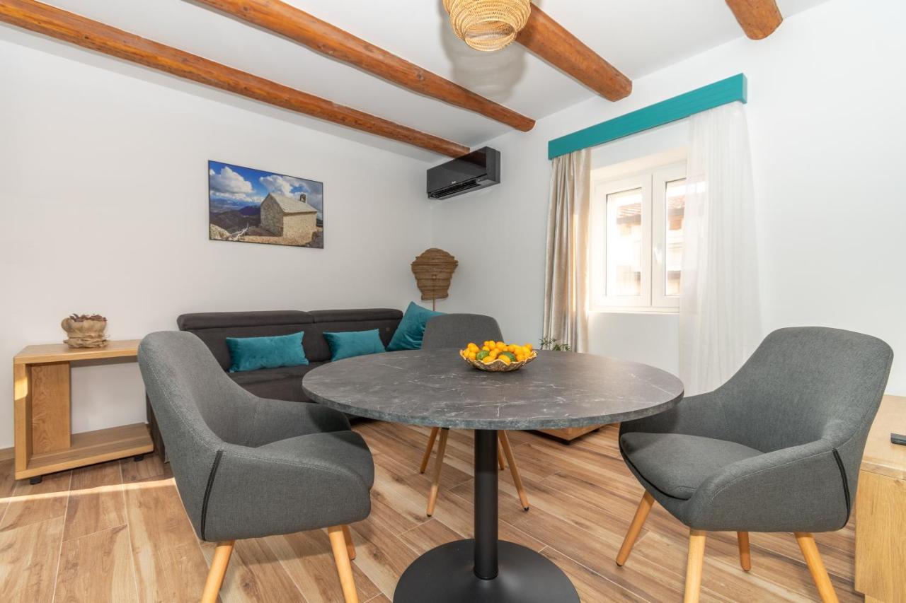 Ivka Makarska - Modern And Luxurious Oldtown Apartament エクステリア 写真